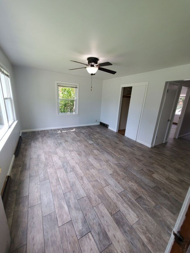 Building Photo - 2501-2505 S 44th St. - 8 Unit