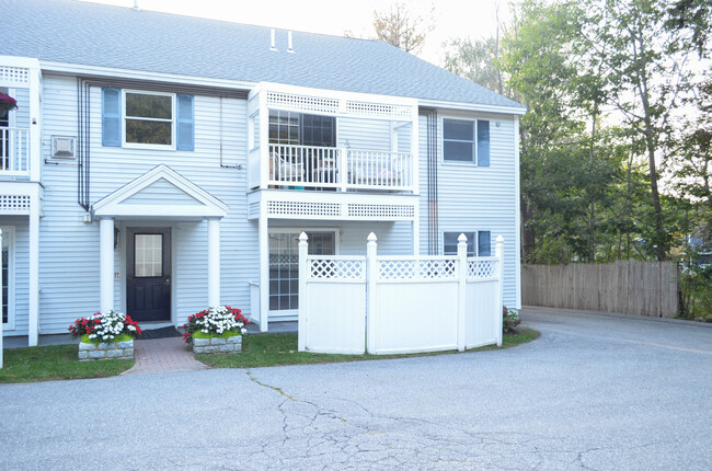 Building Photo - 378 Sawyer St