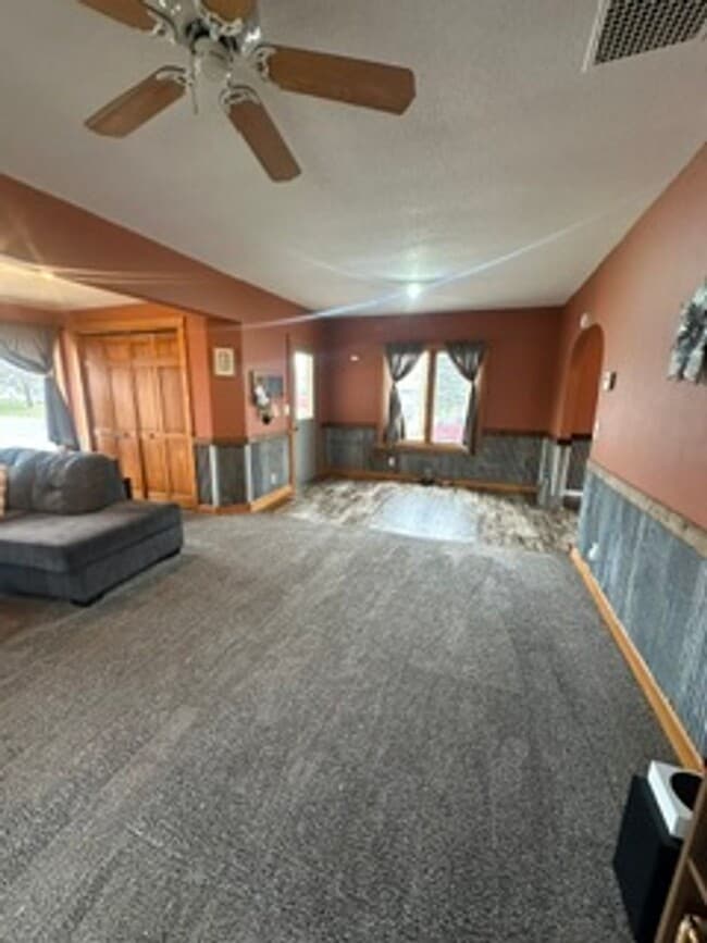 Building Photo - 3 Bed Single Family Home - Staples - Detached 3 car garage