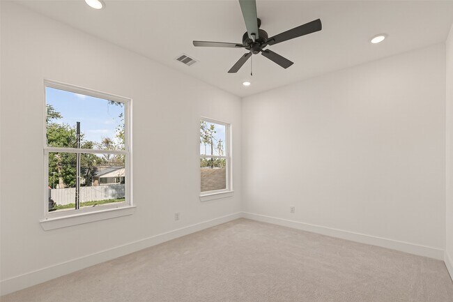 Foto del edificio - 2710 Bostic St