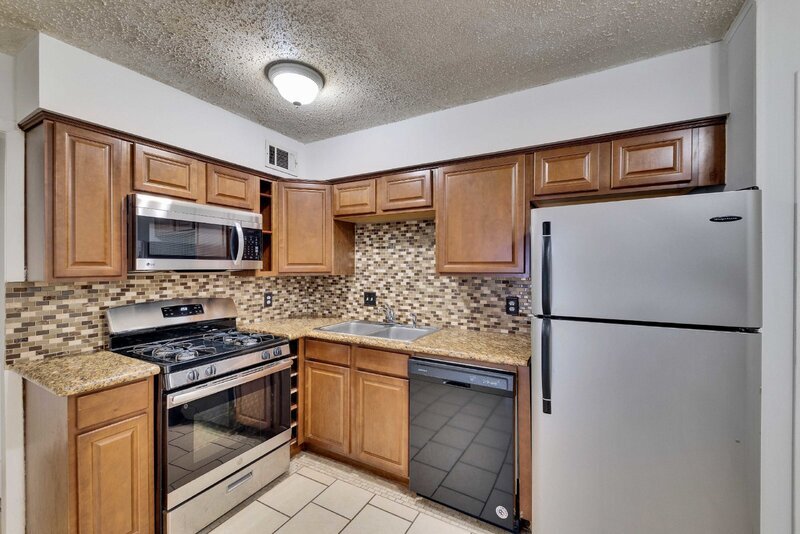 Primary Photo - 2801 Skyway Cir