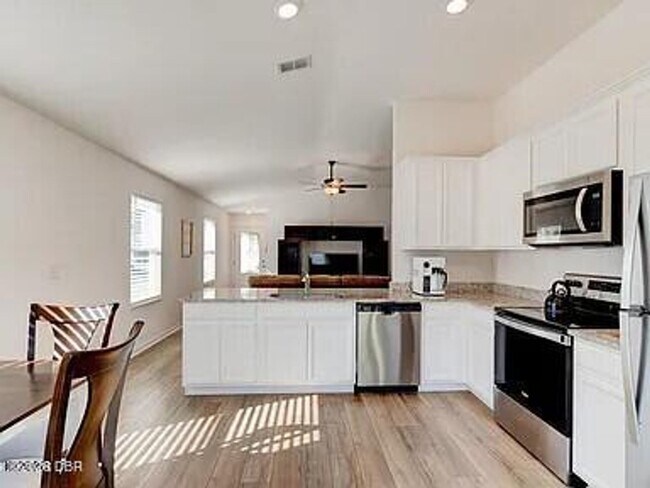 Foto del edificio - 3 Bedroom home located in Palm Coast, FL