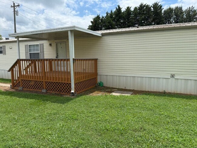 Foto del edificio - Greenback 37742 - 3 bed 2 bath mobile home - call Troy Adams 865-233-6949