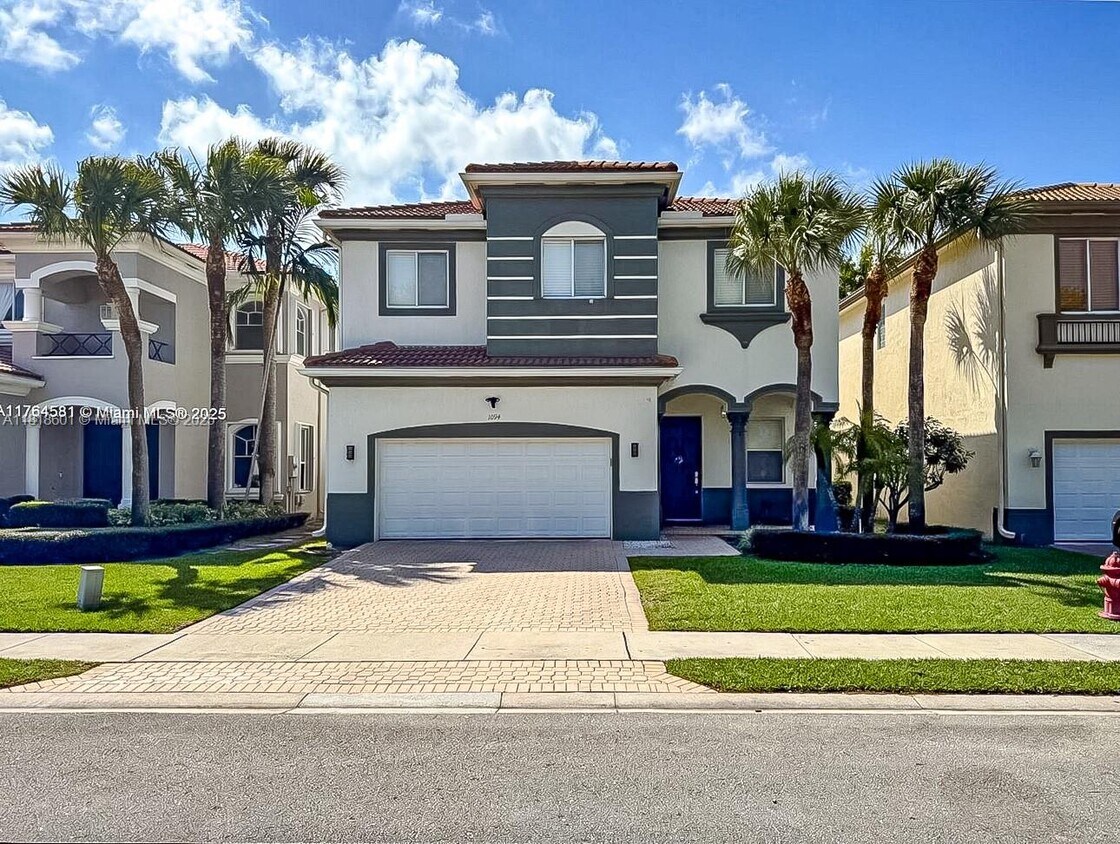 Primary Photo - 1094 Grove Park Cir