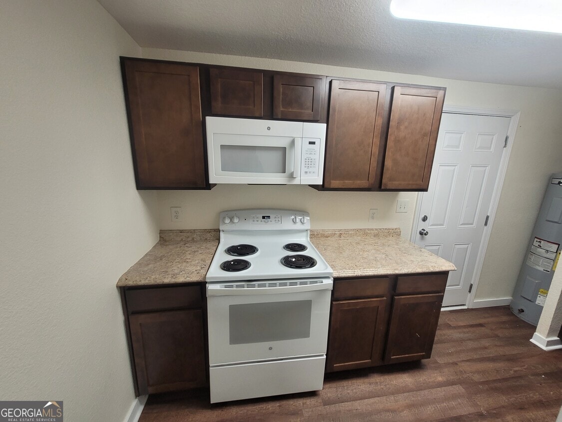 Building Photo - 6 Hester Dr