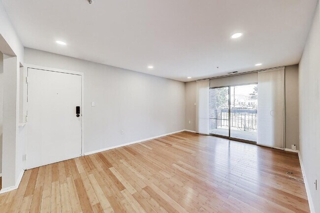 Building Photo - Spacious Updated Condo Available for Immediate Move-In