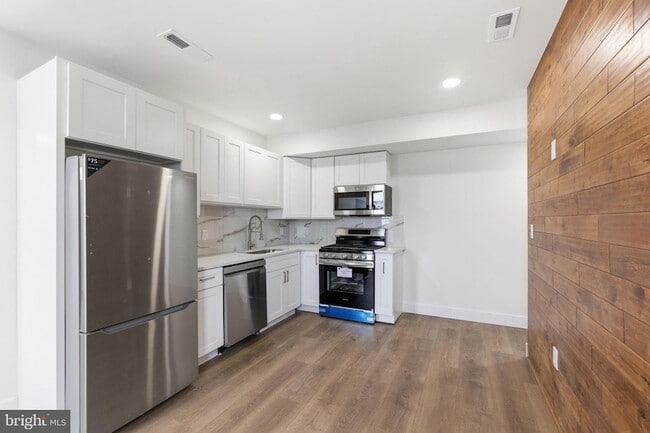 Photo - 213 Hermitage St Townhome