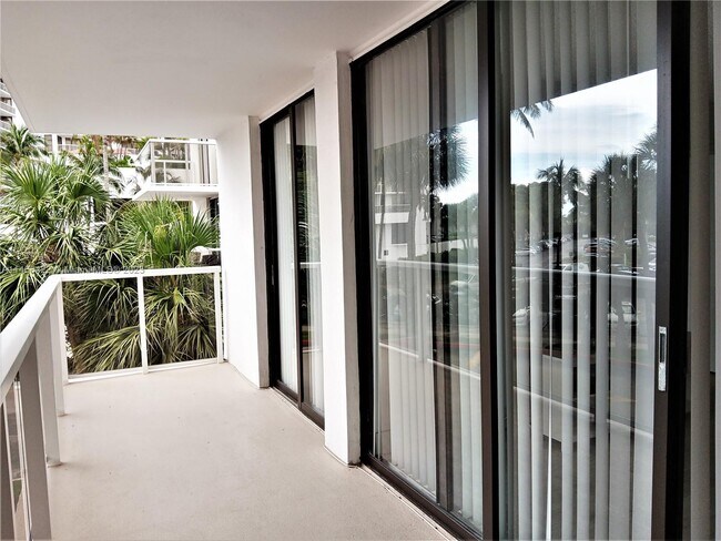 Foto del edificio - 3731 N Country Club Dr