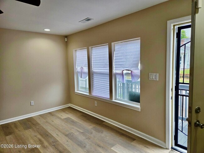 Foto del edificio - 2220 Griffiths Ave