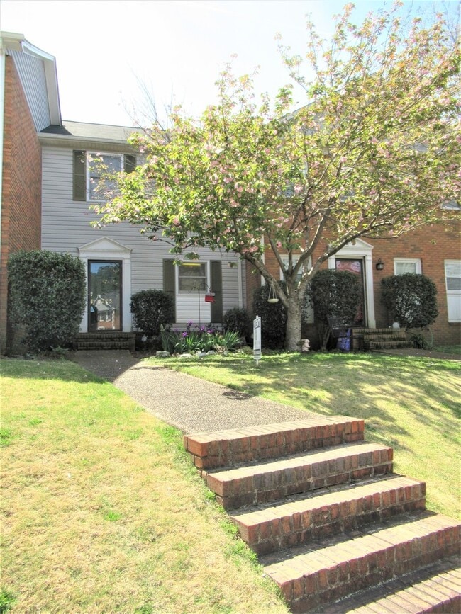 Building Photo - Home Available in Birmingham! View with 48 Hours Notice!