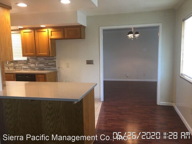 Foto del edificio - 4 br, 2 bath House - 1105 Nelson Ave
