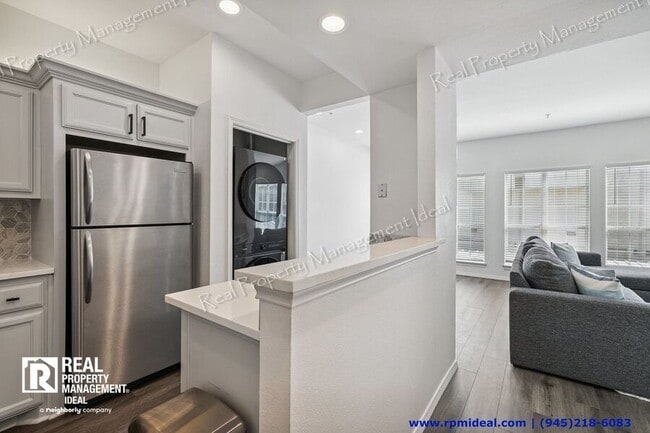 Foto del edificio - 4104 N Hall St