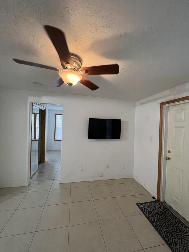 Building Photo - 311 Pershing Way