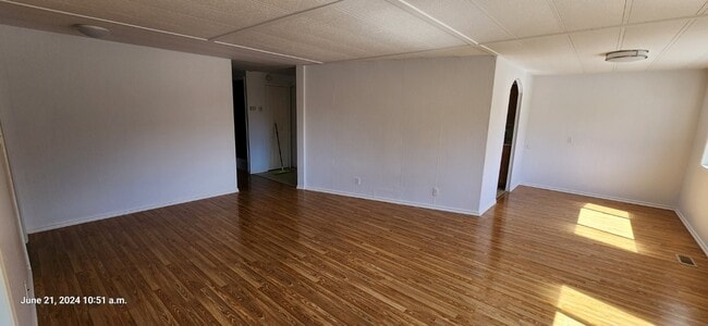 Building Photo - 4426 Oleander Dr