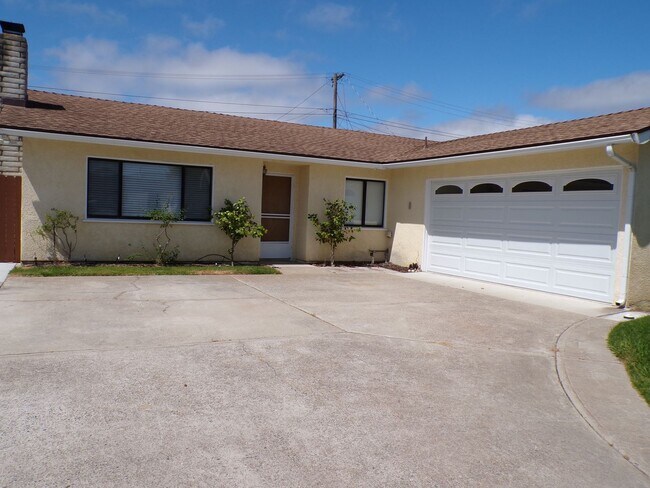 Foto del edificio - Nicely Upgraded Single Story Home in Vandenberg Village