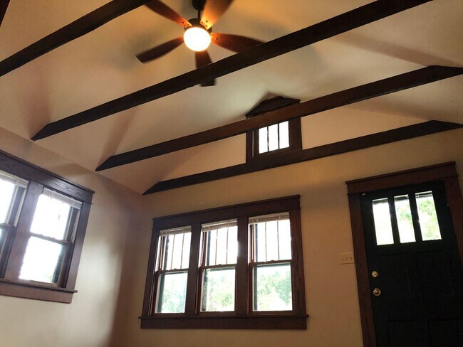 Foto del edificio - 1235 W Washington Blvd