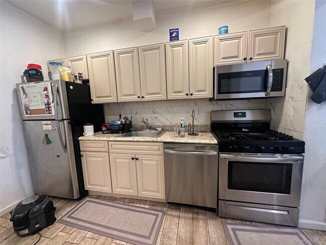 Foto del edificio - 8 Lafayette St