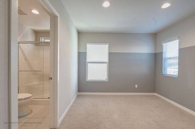 Foto del edificio - Beautiful 4 Bed 3.5 Bath Single Family House in Stanton