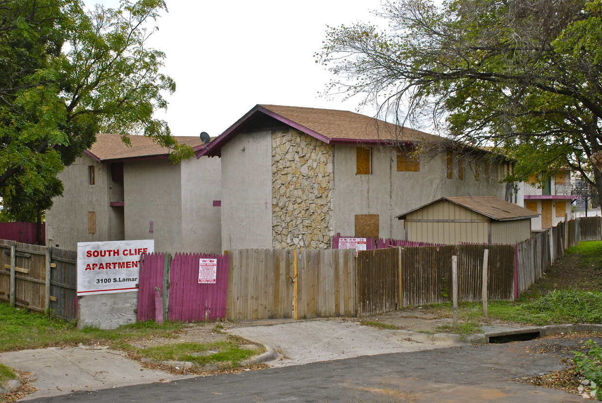 Primary Photo - South Cliff Apartments