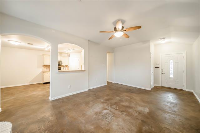 Building Photo - 2211 Lilac Cir