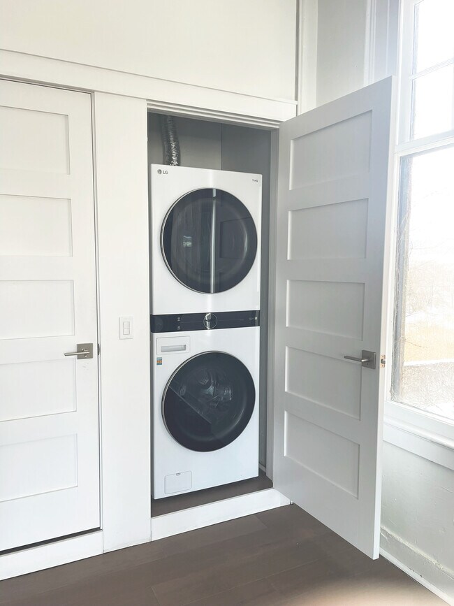 Washer & Dryer - 117 W Water St