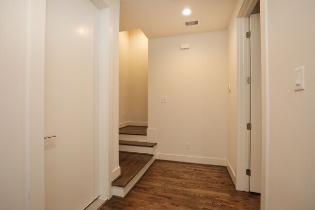 Foto del edificio - 1537 W 24th St