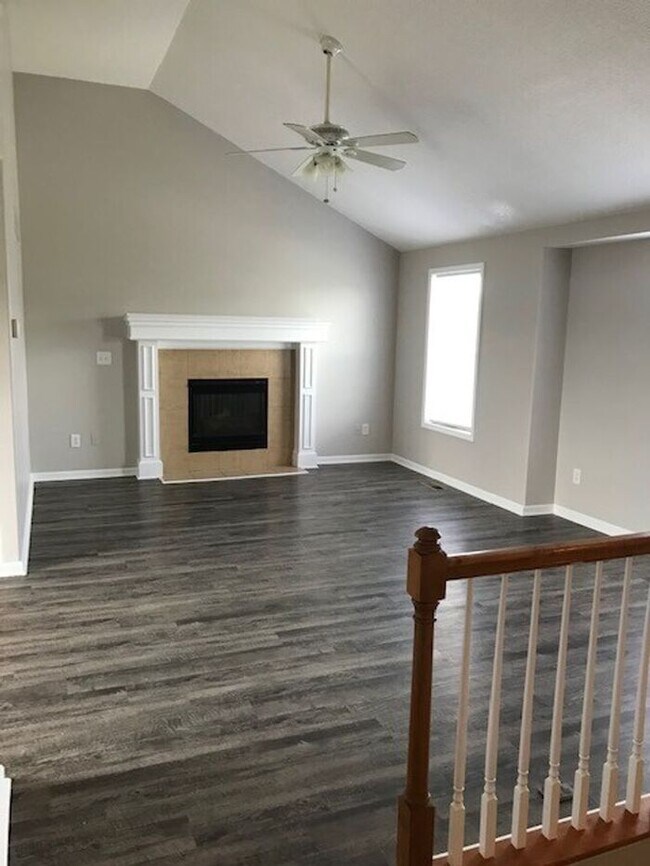 Building Photo - LOVELY 3 bd / 2.5 ba GRAIN VALLEY HOME $15...