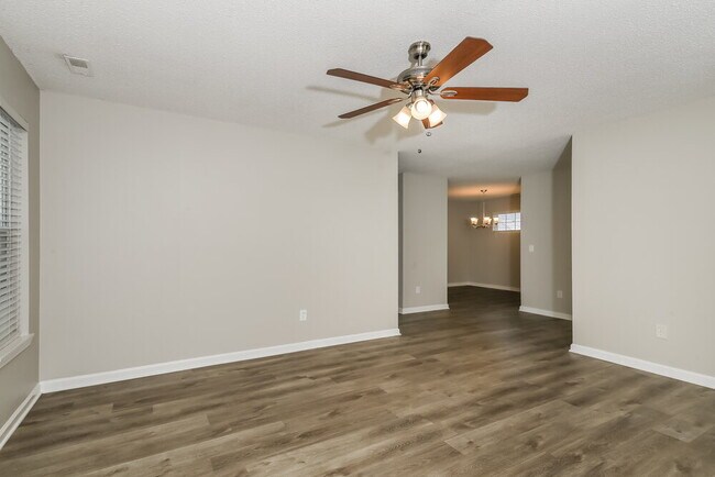 Foto del edificio - 4309 Village Bend Ln