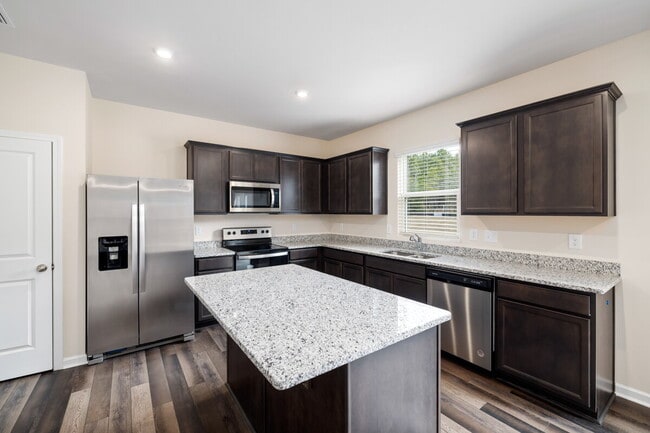Building Photo - 3 Bedrooms, 2.5 Bathrooms, and 2083 sqft. comfortable and versatile Osprey plan in Raleigh 540 We...