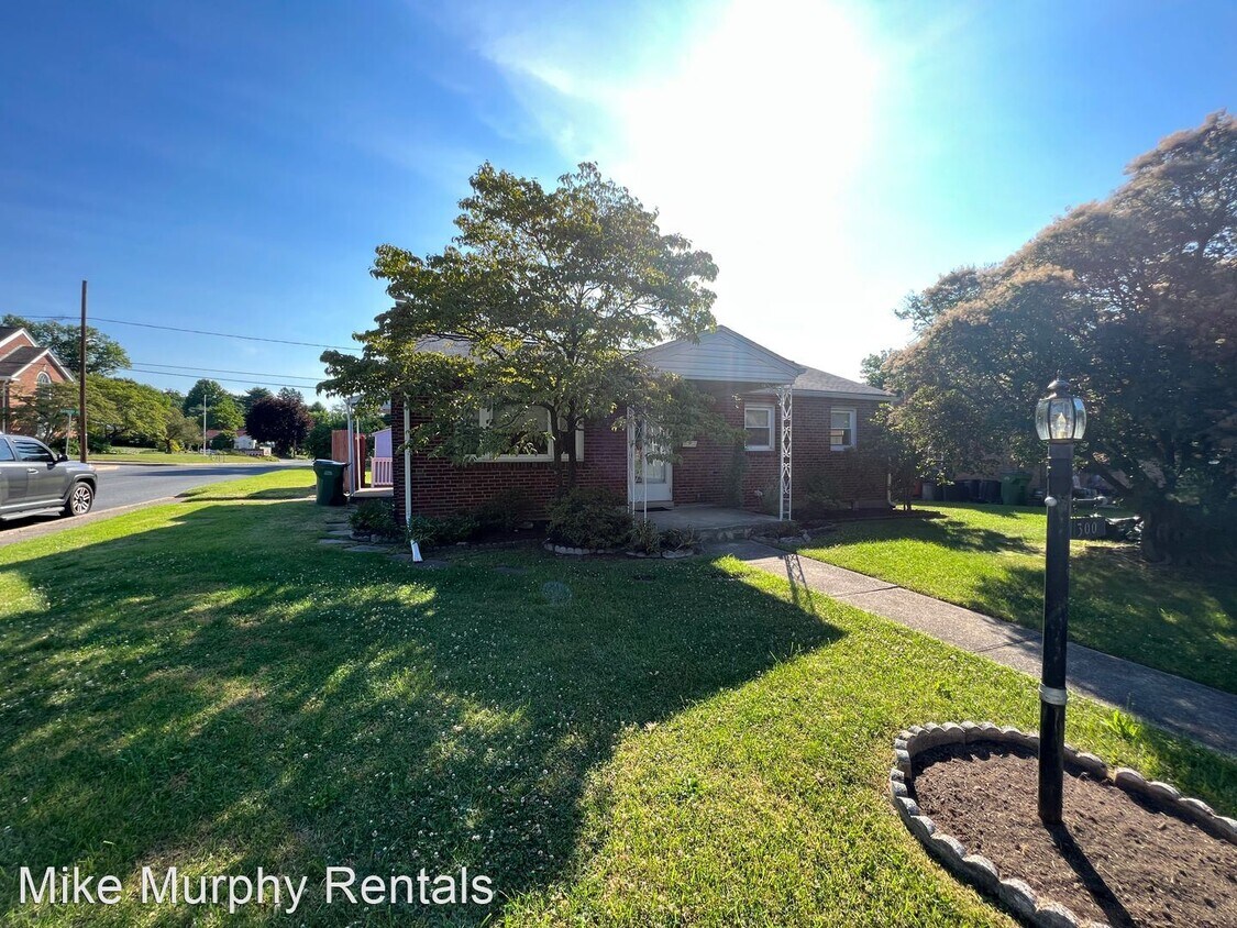 Primary Photo - 3 br, 1 bath House - 300 Fishburn St