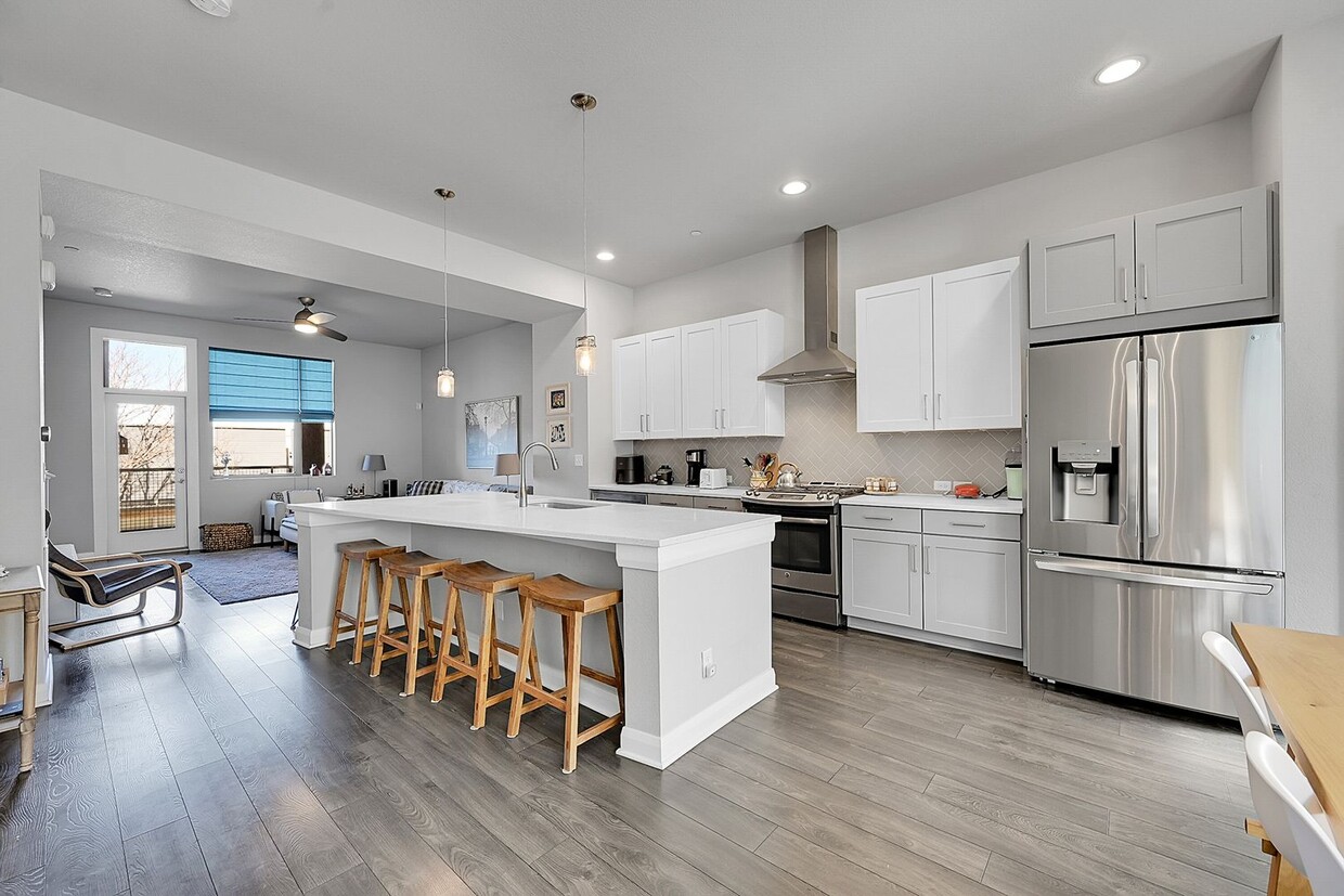 Primary Photo - 7080 N Alaska Dr