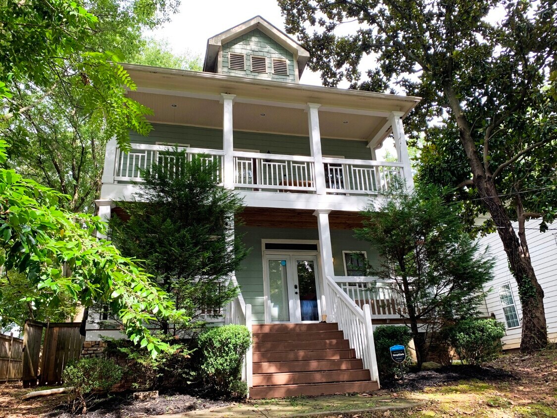 Primary Photo - 964 Hank Aaron Dr SE