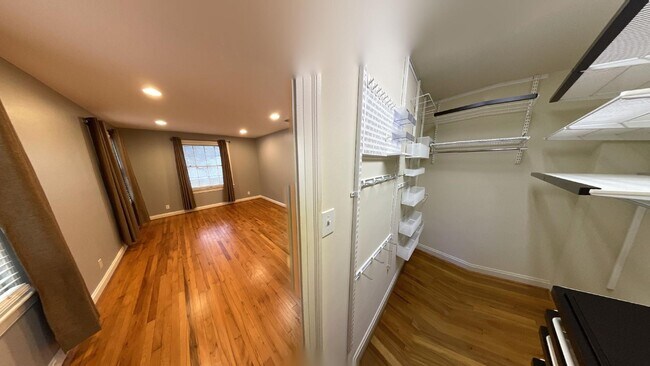 Foto del edificio - 912 E 32nd St