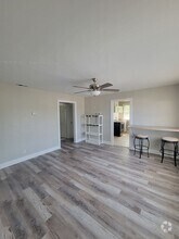 Building Photo - 408 Hanbury Ave