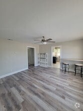 Building Photo - 408 Hanbury Ave