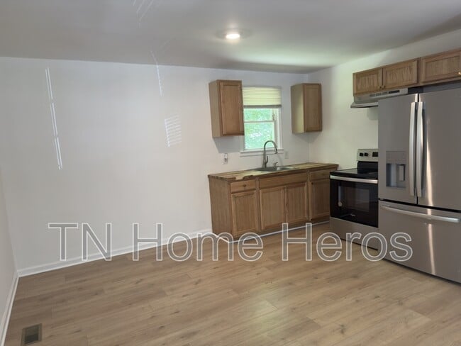 Building Photo - 610 Demoss St