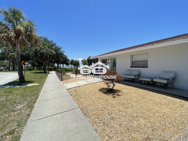 Building Photo - 1505 Beach Dr SE