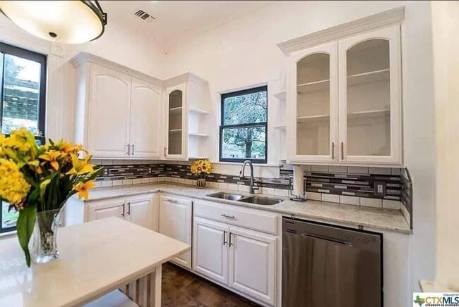 Building Photo - 603 S Liberty St