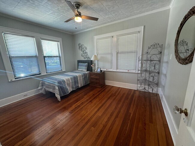 Foto del edificio - 2333 Gilmore St
