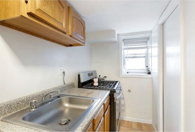 Building Photo - 155 E 29th St