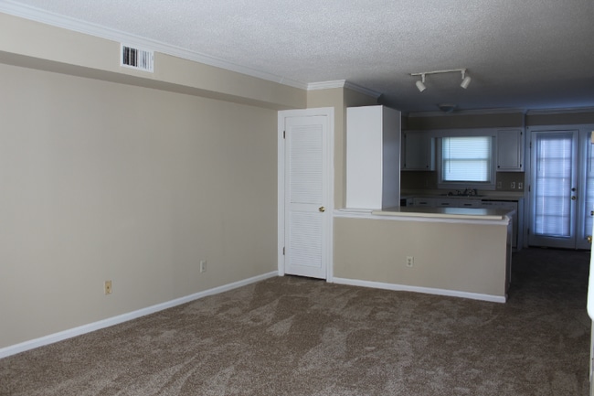 Building Photo - 109 Oakmont Dr