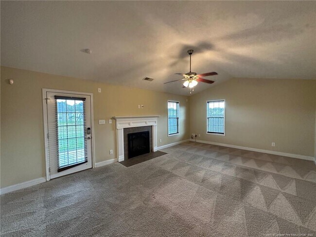 Building Photo - 526 Driftwood Ln