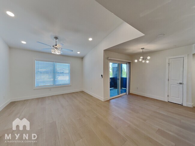 Foto del edificio - 9620 W Russell Rd