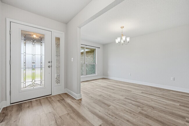 Foto del edificio - 5810 Crestlake Dr