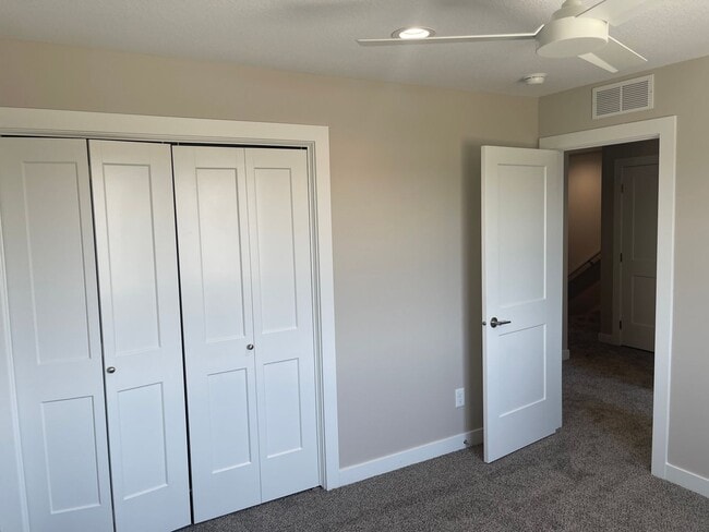 Building Photo - Manchester Townhome Rentals