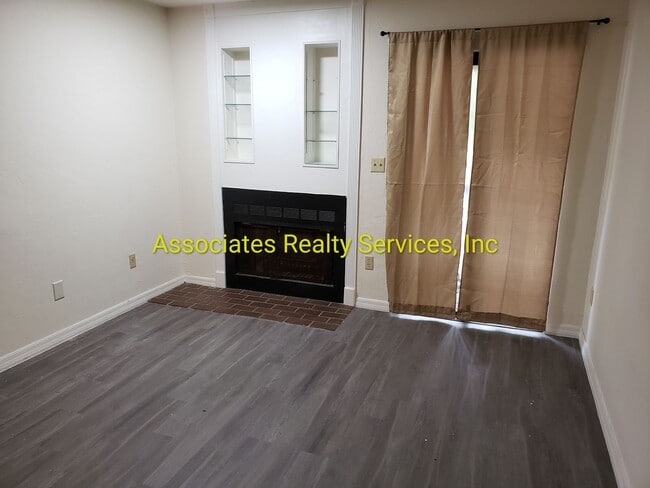 Building Photo - Creek Side Villas, 1 Bedroom featuring a FIREPLACE & DOUBLE BALCONY