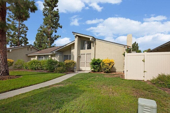 Building Photo - Two Bedroom Condo in Oceanside!!