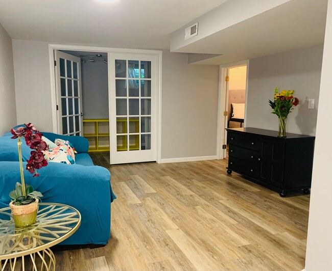 Building Photo - Legal Basement Apartment for rent!