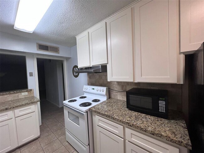Foto del edificio - 5230 Arboles Dr