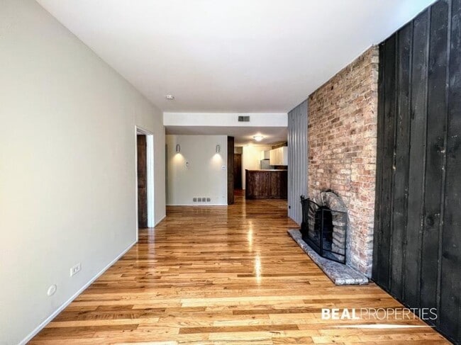 Foto del edificio - 2 bedroom in CHICAGO IL 60657